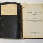 Livret sur la métallurgie remis par Cominco à ses ingénieurs de terrain. William McDonald s’est servi de ce livret lors de ses activités de prospection autour de Pine Point en 1927.