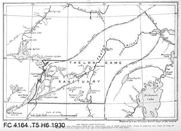 Carte montrant le refuge faunique Thelon, d’une superficie approximative de 15 000 miles carrés. Des traces de la présence de bœufs musqués ont été trouvées tout le long de la rivière Thelon, mais les plus grands troupeaux ont été vus dans le voisinage du chalet de la base.