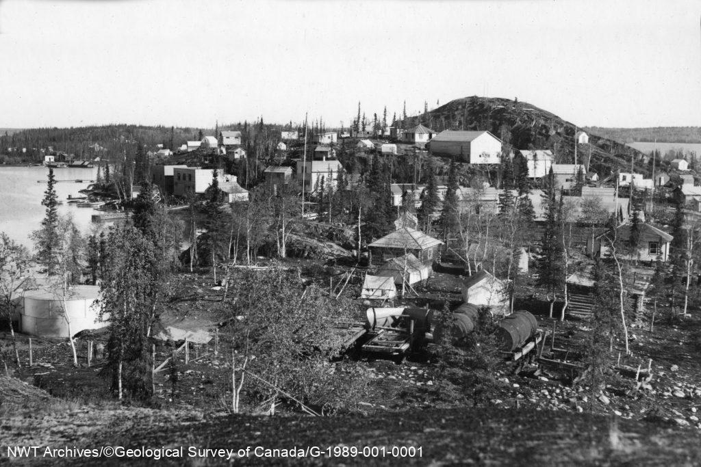 Aperçu de Yellowknife, vue du sud, 1938. Photo par A. W. Jolliffe