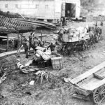 Portage à Fort Smith, 1922. Notez le bateau en construction.