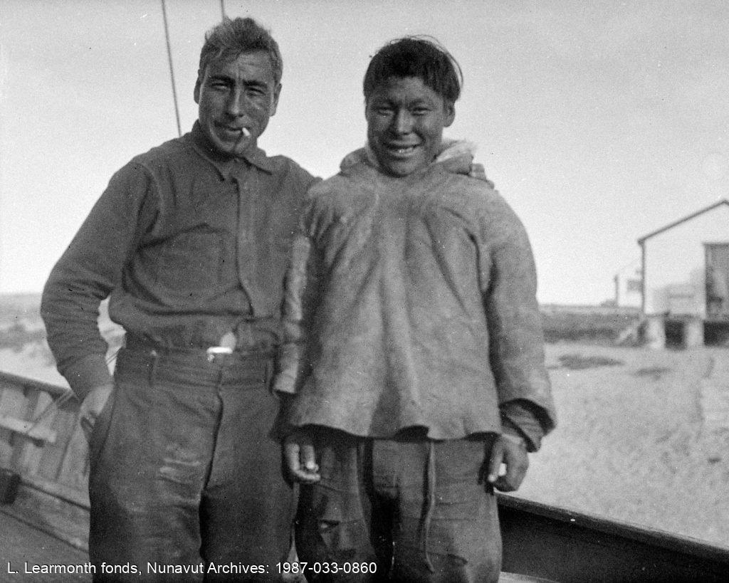 Patsy Klengenberg avec un homme non identifié, à Fort Ross.