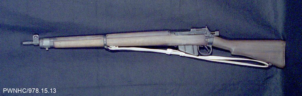 Le fusil Lee-Enfield était le fusil standard des Rangers canadiens aux TNO jusqu’en 2016. 