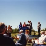 Le gouvernement des Territoires du Nord-Ouest a installé un grand cairn au cimetière de St-Albert au début des années 1990.