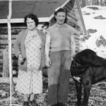 Joan Vachon, Vicky Lepine et son chien Duke, 1938.