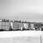 Convoi à traîneaux sur la glace, années 1940.