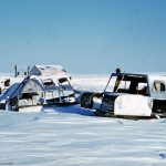 Anciens véhicules de l’Opération Muskox, Baker Lake, 1957.